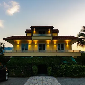 Niku Hotel